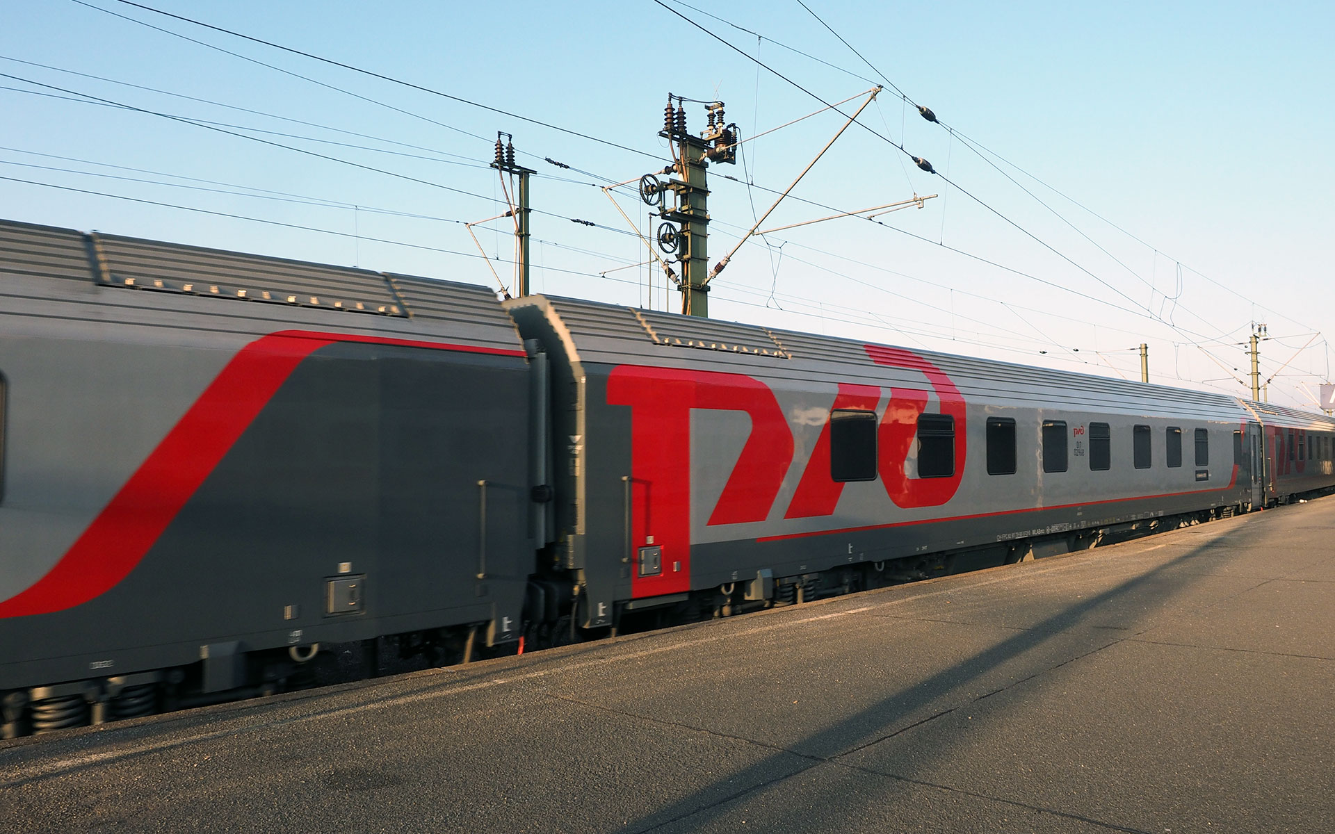 The Russian Railways (RZD) train from Moscow to Paris seen here in Hannover. From mid-June 2015 the service will cease to run through Germany during the day, but will be retimed to provide a new overnight service between Berlin and Paris. The carriage decorated with the RZD logo is one of the new Austrian-built sleepers introduced on this route in January 2015 (photo © hidden europe).