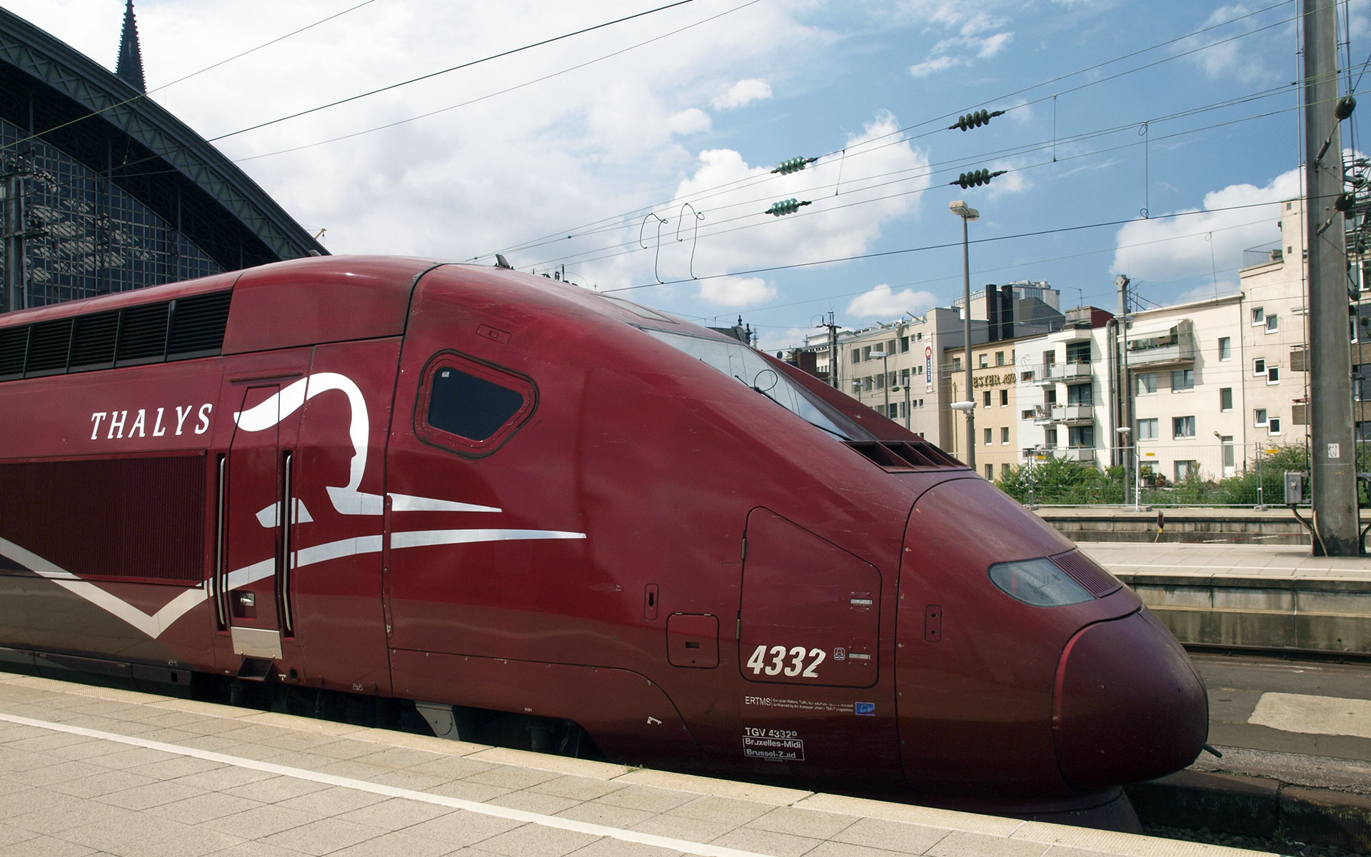A Thalys train at Cologne station, Germany (photo © hidden europe).