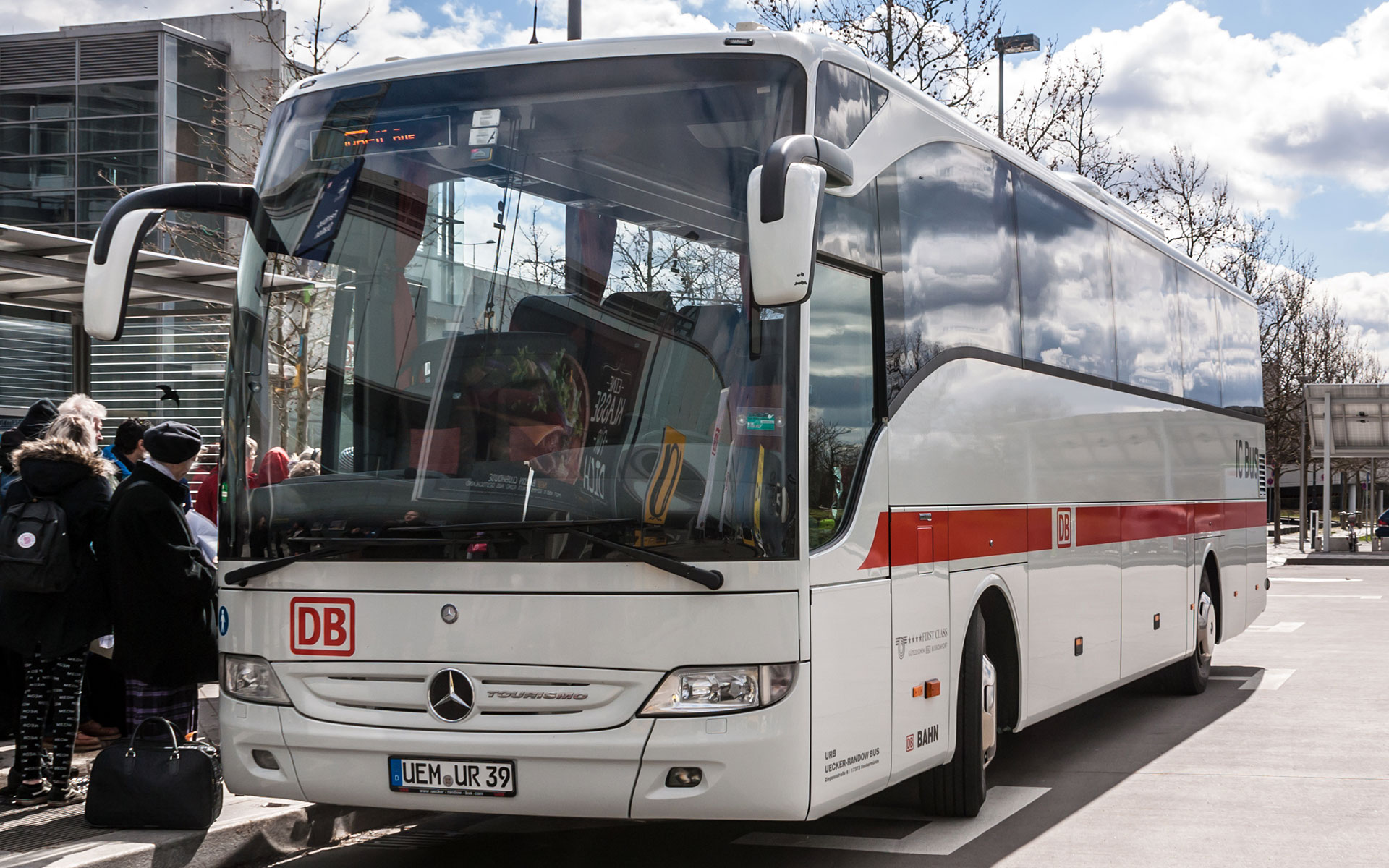 An IC-bus: 'der kleine Bruder der Bahn'. Deutsche Bahn (DB) has a growing network of international bus routes. DB markets the bus network as 'the small brother of the railway' (photo by Matti Blume).