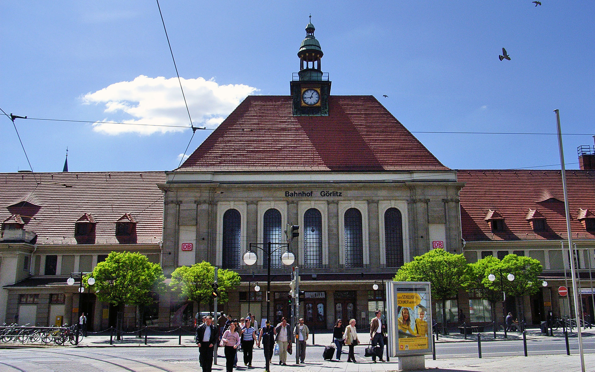 The main station of Görlitz, Germany (<a href="https://commons.wikimedia.org/wiki/File:Bahnhof_G%C3%B6rlitz.jpg">photo</a> by Manecke / <a href="https://creativecommons.org/licenses/by-sa/3.0/deed.en">CC BY-SA 3.0</a>)