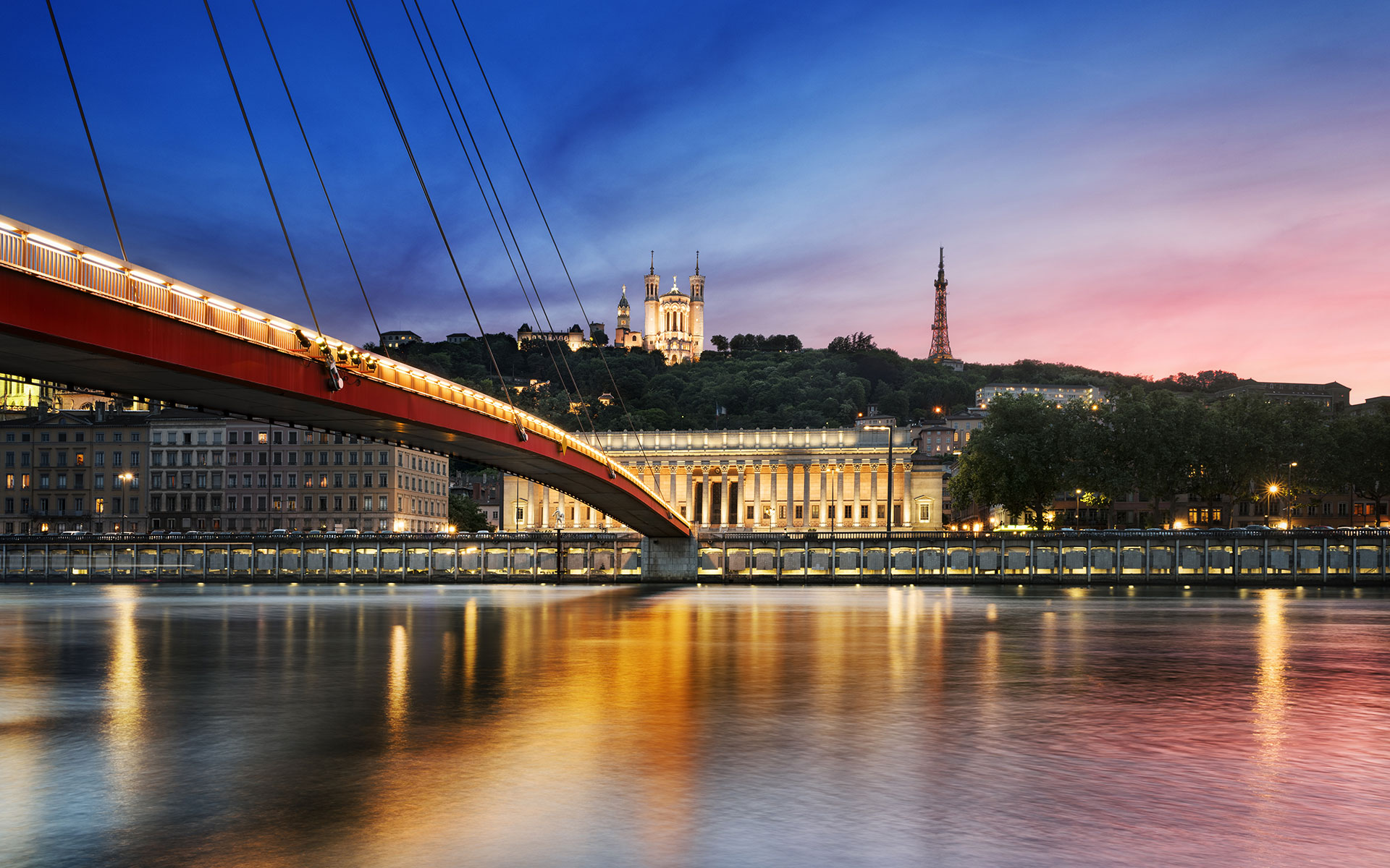 The Saone River in Lyon at sunset (photo © Beatrice Preve / dreamstime.com).