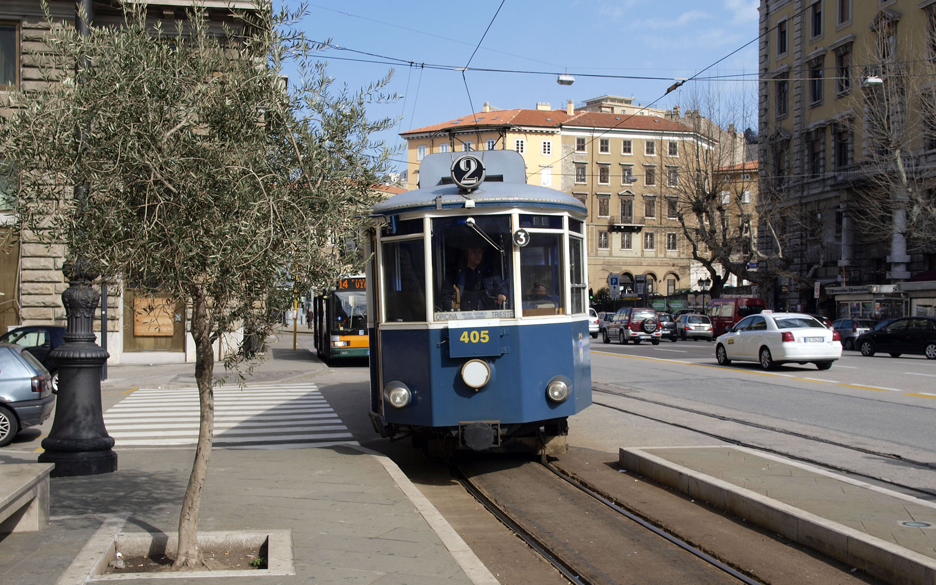 Tram line 2 connects Trieste with Villa Opicina (photo © hidden europe).