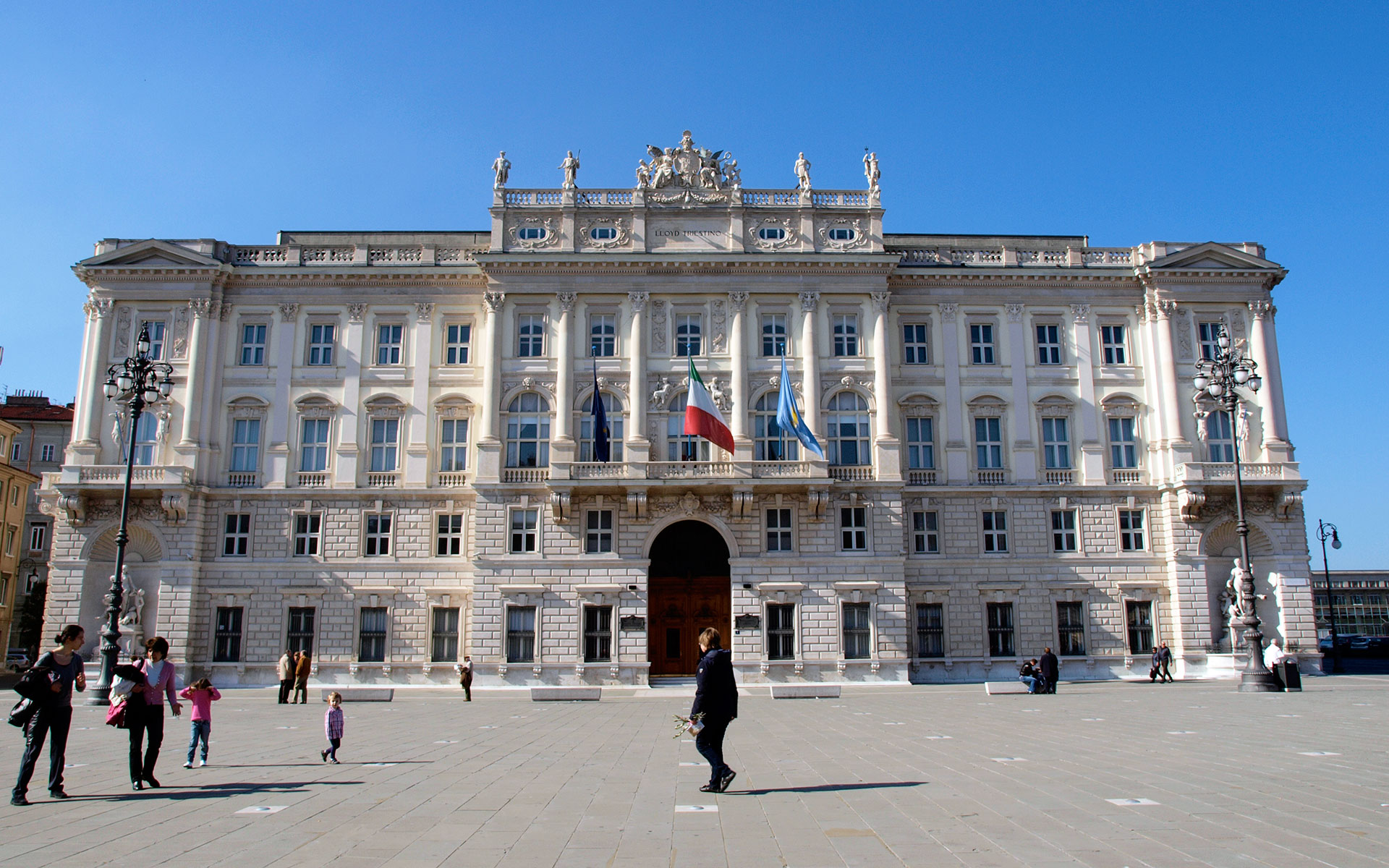 The heart of Trieste: the Piazza Unità d’Italia (photo © hidden europe)