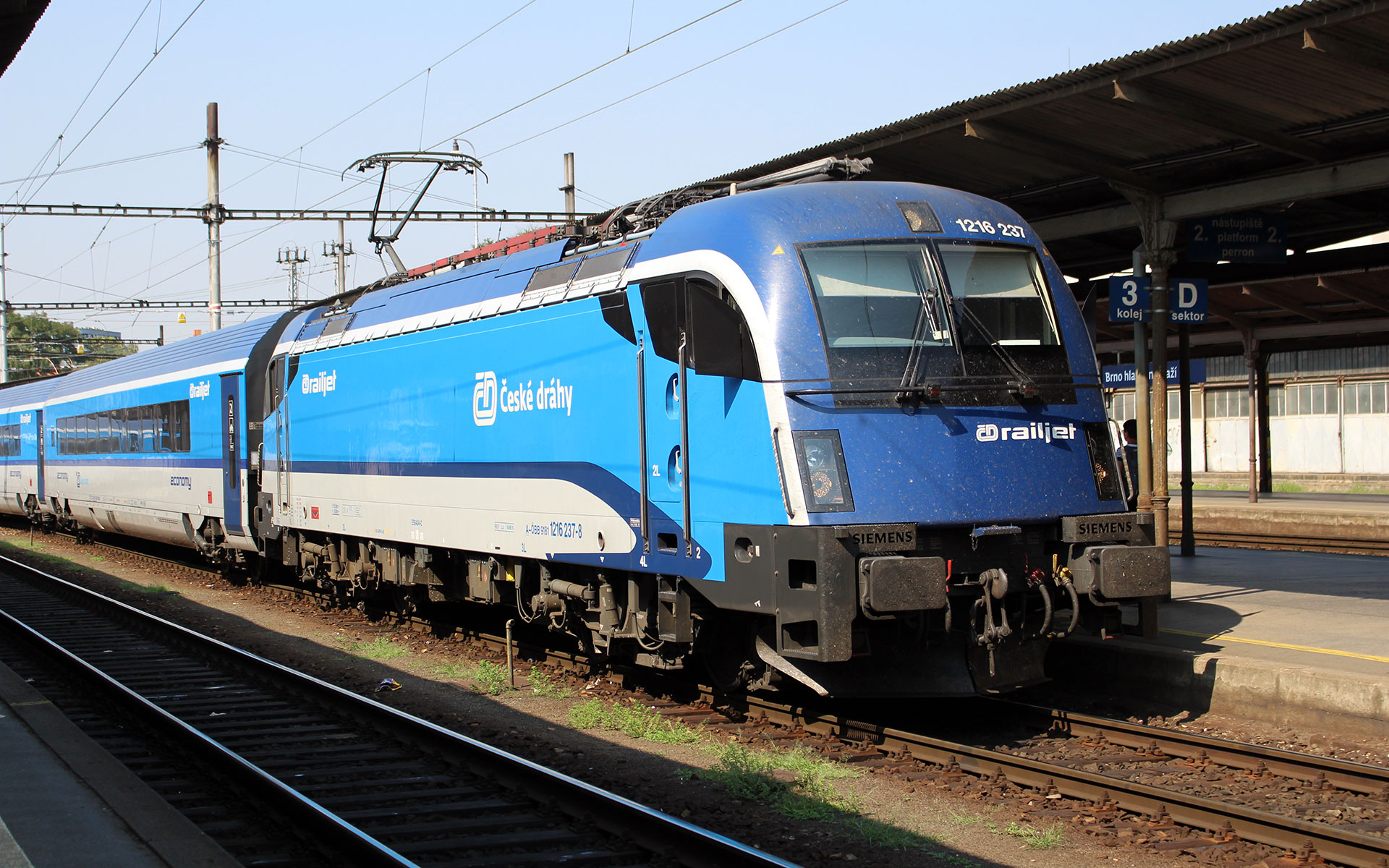 A Railjet operated by Czech Railways (CD). Here at Brno station (photo © Michal Kapes / dreamstime.com).