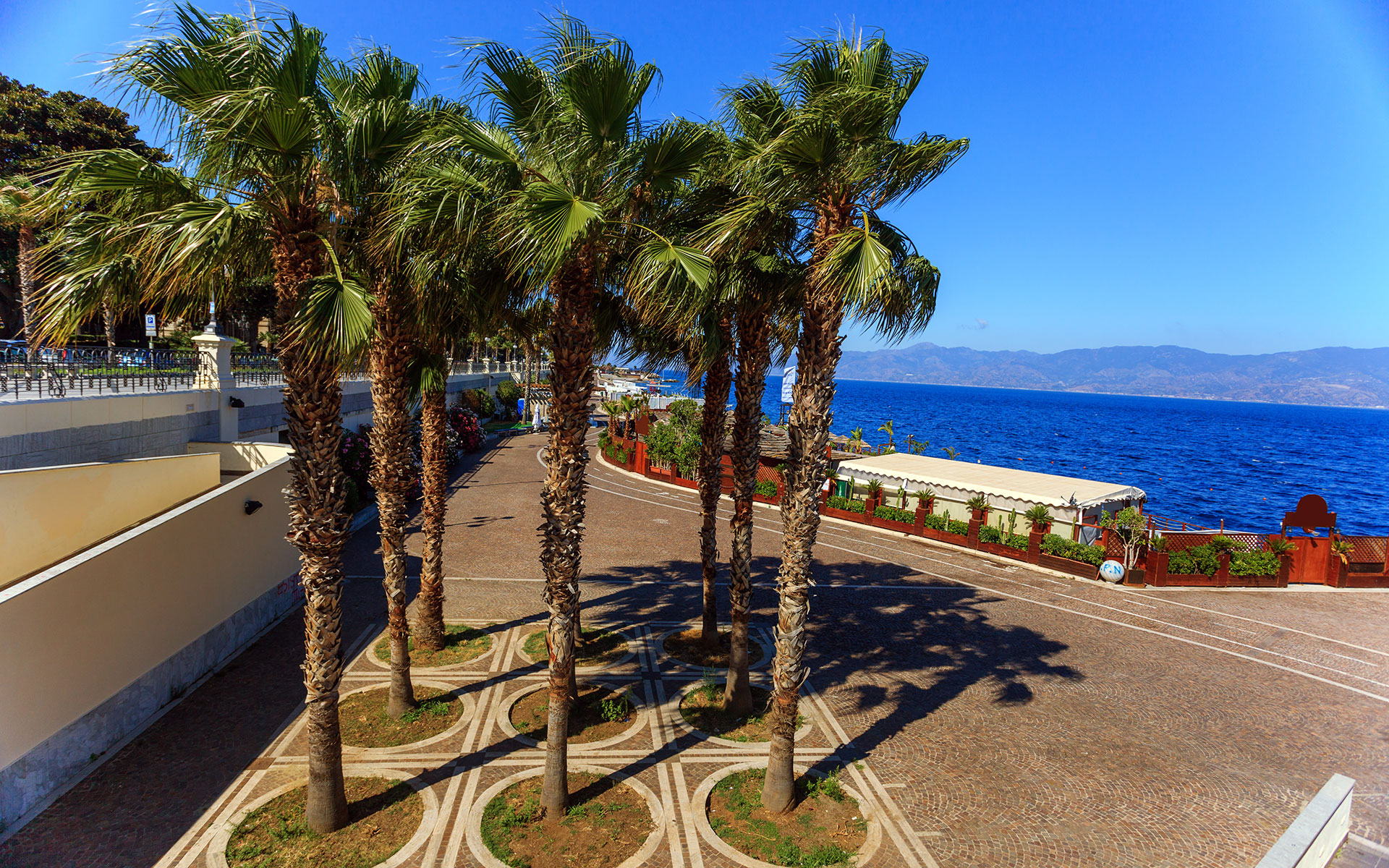 The promenade at Reggio di Calabria with Sicily in the distance (photo © Nata_rass / dreamstime.com)